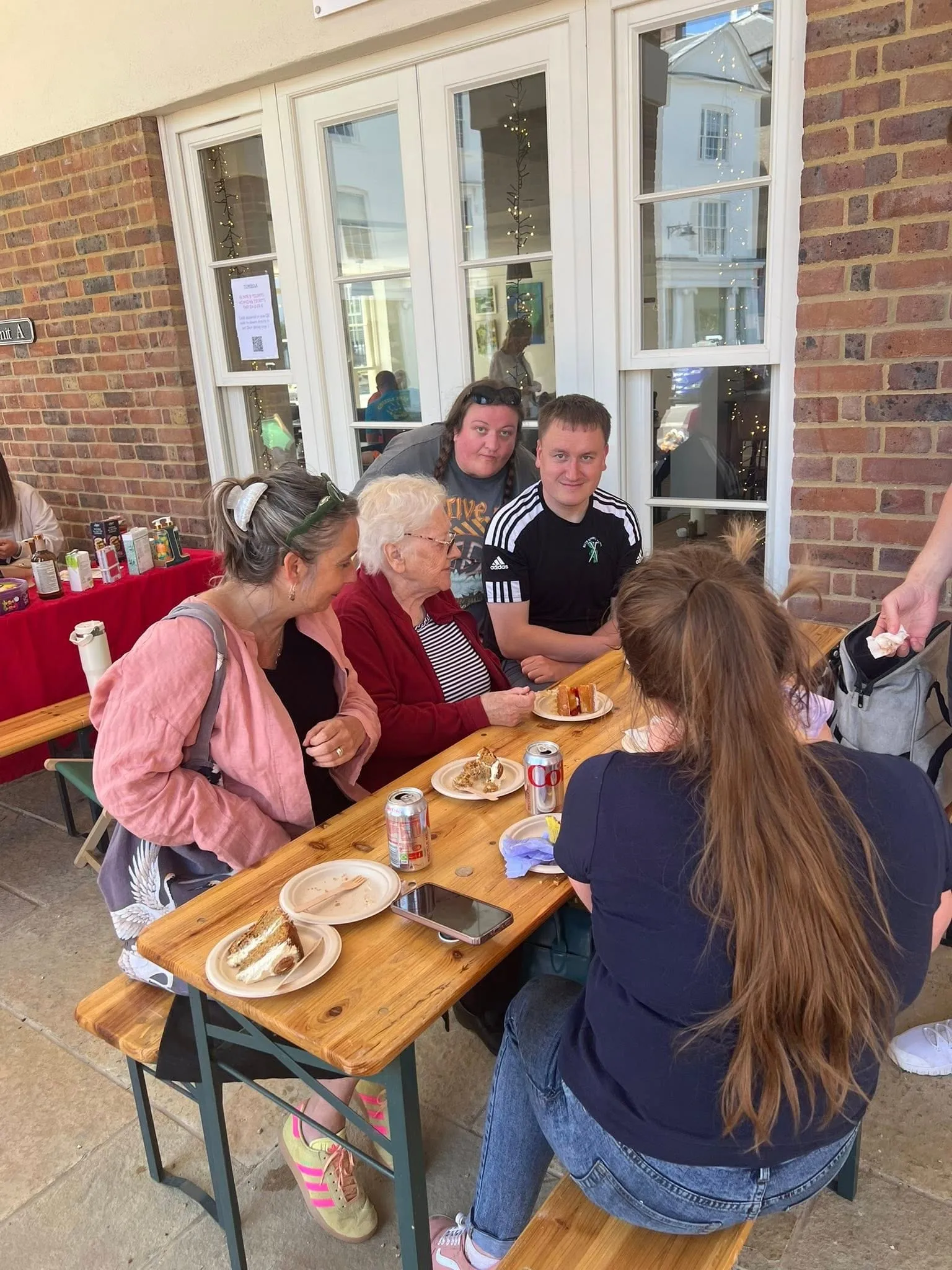 Community Kindness Shines: Helping Hands Fundraiser Raises £770 for Alzheimer's, photo 4 of 9